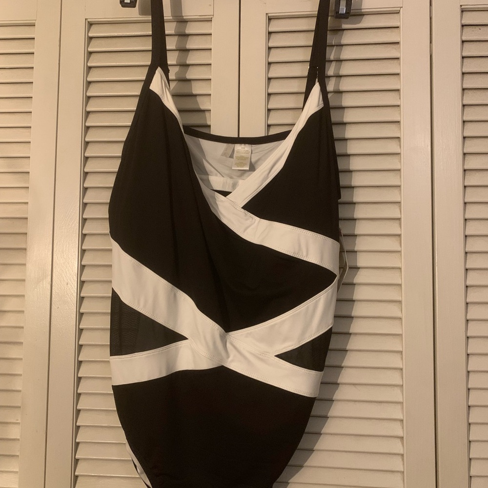 Stylish Black and White Women's Swimsuit